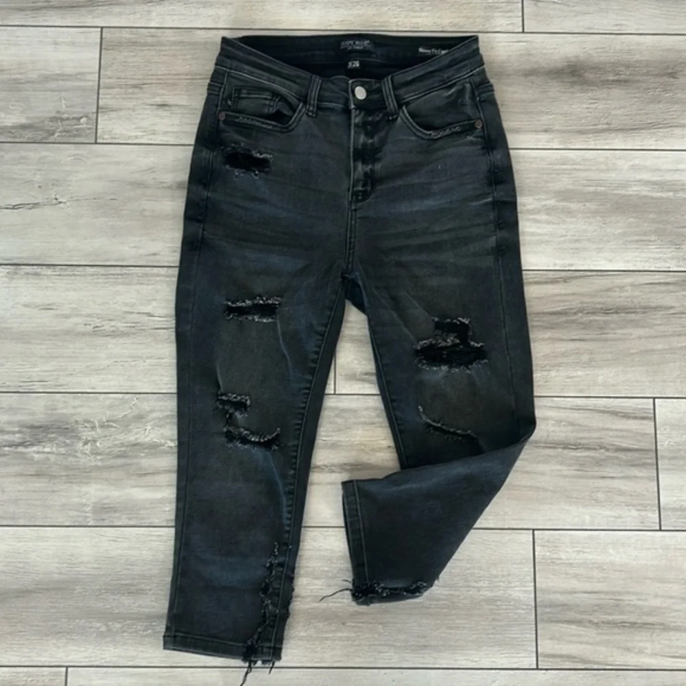 Judy Blue skinny fit capri jeans distressed size 26 black
